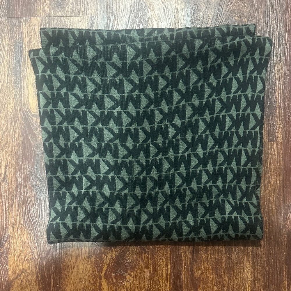 MICHAEL Michael Kors Black and Grey Patterned Scarf